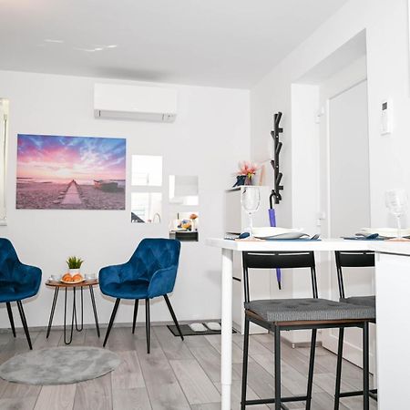 Blue Apartment With Free Parking 卢布尔雅那 外观 照片