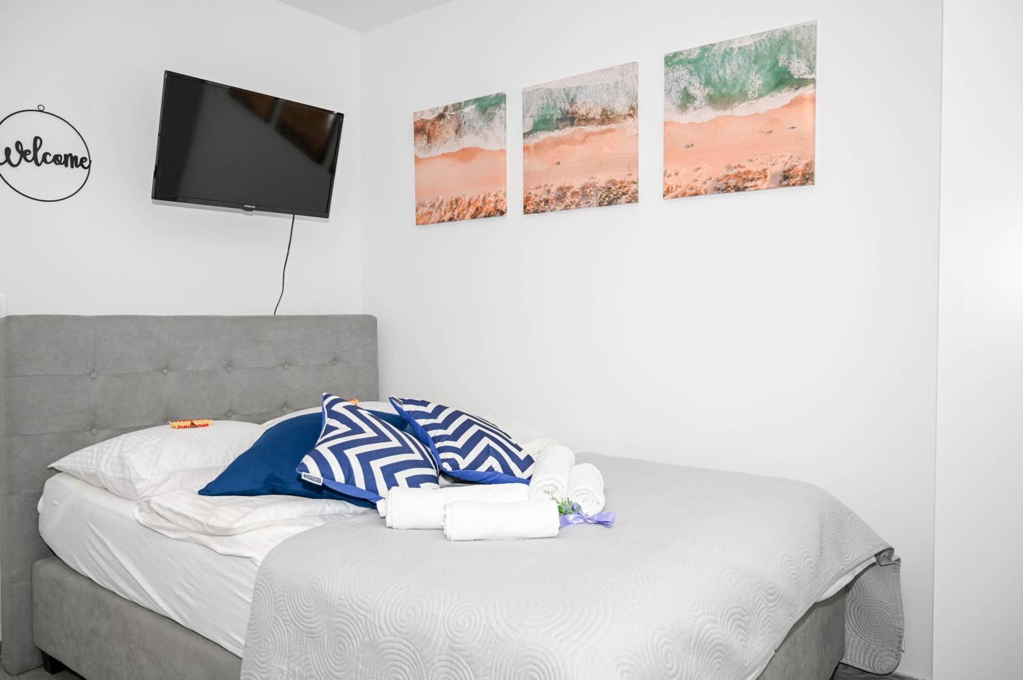 Blue Apartment With Free Parking 卢布尔雅那 外观 照片
